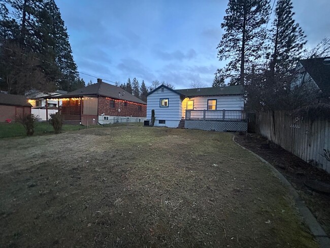 Building Photo - Charming 2 Bed 2 Bath Home on South Hill!