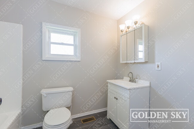 Building Photo - 3013 S Pershing Dr