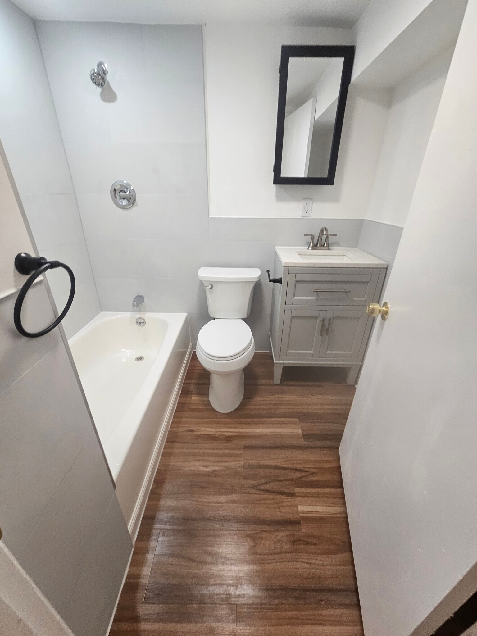 Building Photo - 686 Parker St