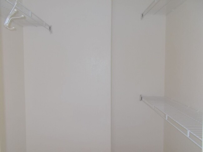 Building Photo - Precious Gem at Sedona on the Blvd!