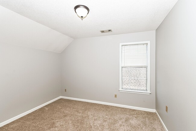 Building Photo - 8672 Overcup Oaks Dr