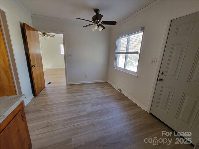 Building Photo - 6539 Louglen Cir