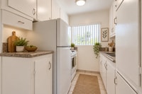 Building Photo - 2431 S Ridgeley Dr