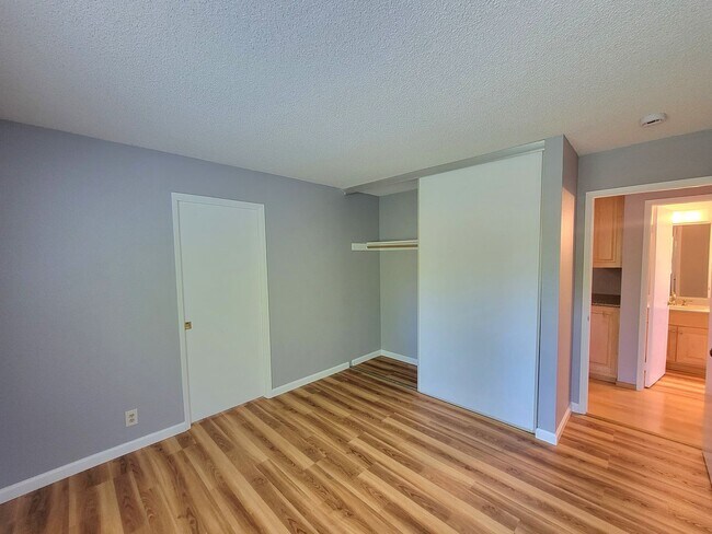 Building Photo - Spacious Beauty with Remodeled Kitchen and...