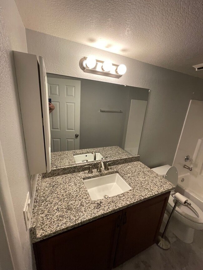 Building Photo - COMING SOON! Great Townhouse with 2 Bedrooms 2 Bath!