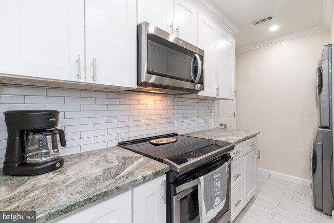 Building Photo - 255 S Pickett St