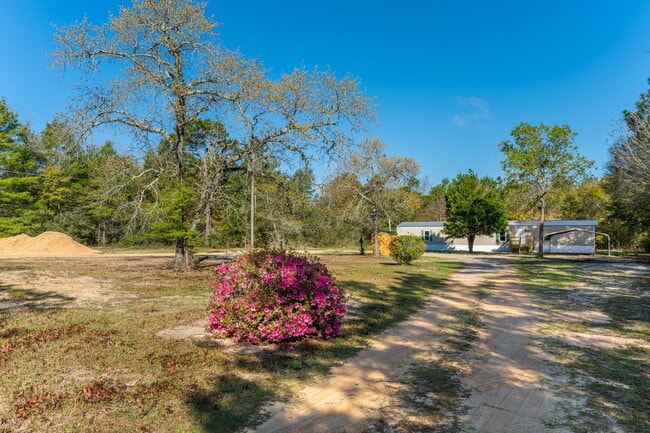 Building Photo - 512 W Bach Dr