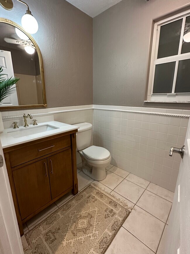 Building Photo - 676 Heck Ave