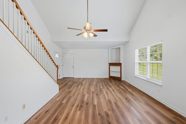 Building Photo - 1713-1715-1715 Louise Cir