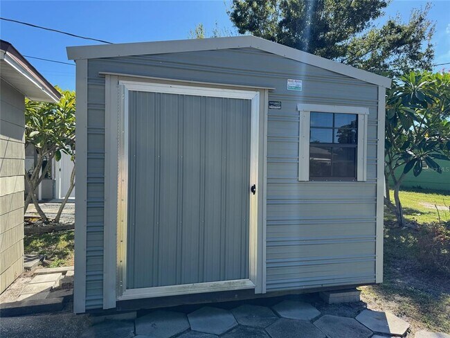 Building Photo - 2500 14th Ave N