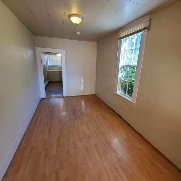 Building Photo - 407 Adams Ln