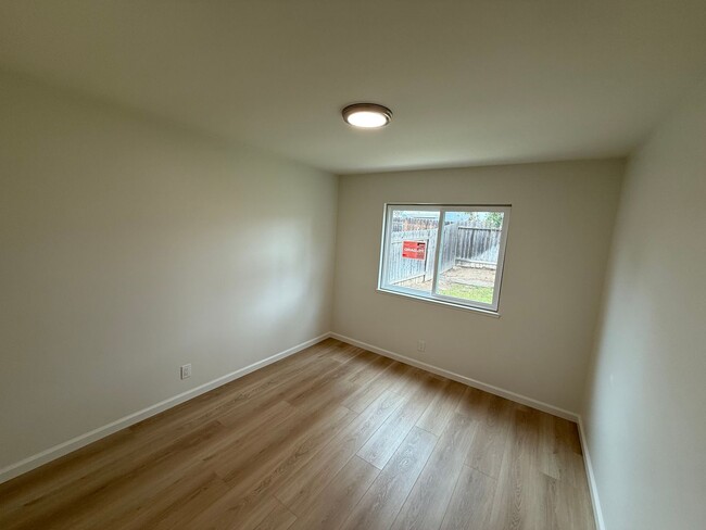 Building Photo - A nice Mission Oaks Home for Rent