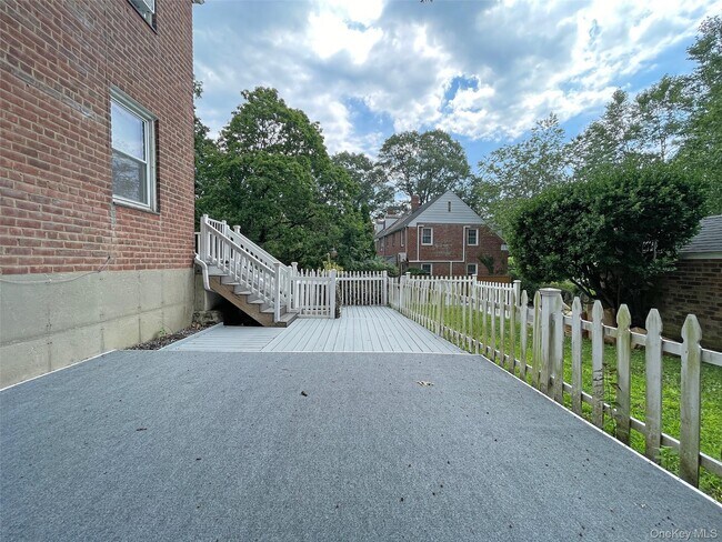 Building Photo - 1058 Palmer Ave