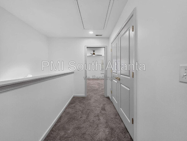 Building Photo - 4925 Lower Elm St