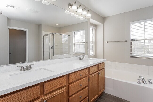 Building Photo - 1932 Basilwood Ct