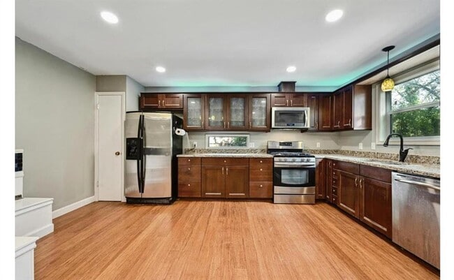 Building Photo - 2509 Little John Ln