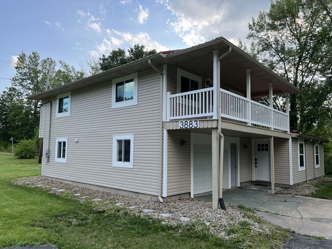 Building Photo - 3883 Bushey Ave