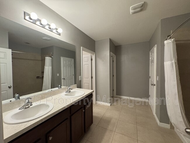 Building Photo - 471 Seasons Dr