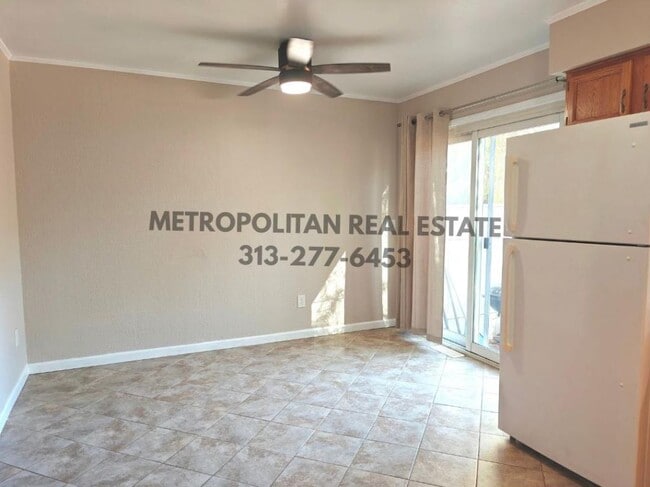 Building Photo - 474 Robbe Ave