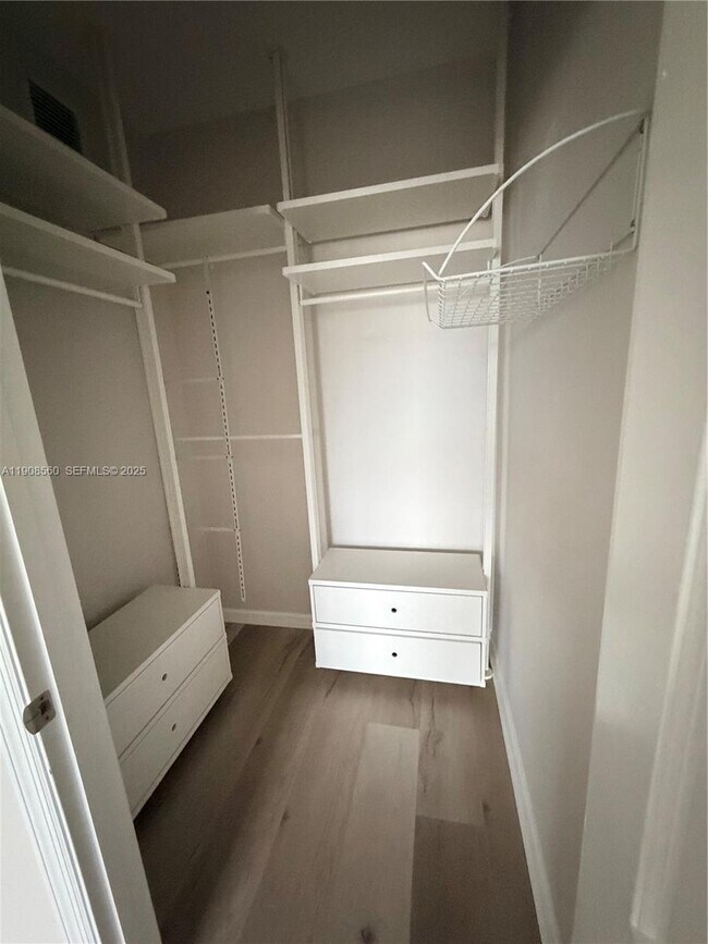 Building Photo - 511 SE 5 Ave