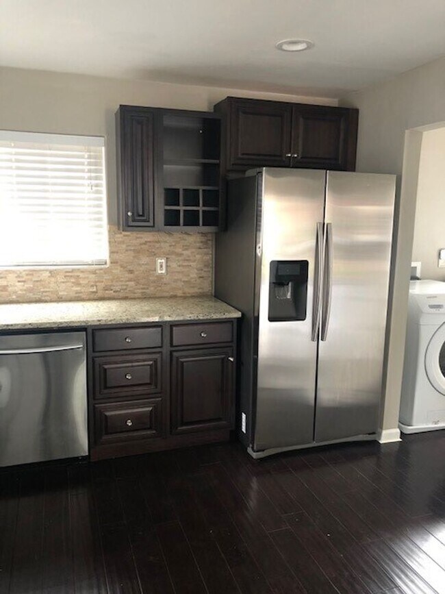 Building Photo - 2 BED 1 BATH HOME IN SHASTA LAKE