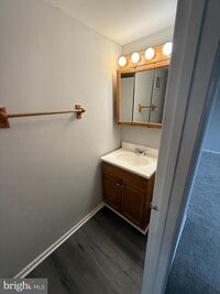 Building Photo - 5055 Lakeland Ct