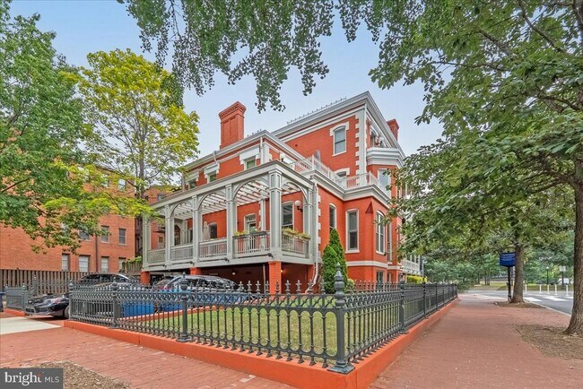 Building Photo - 4 Logan Cir NW