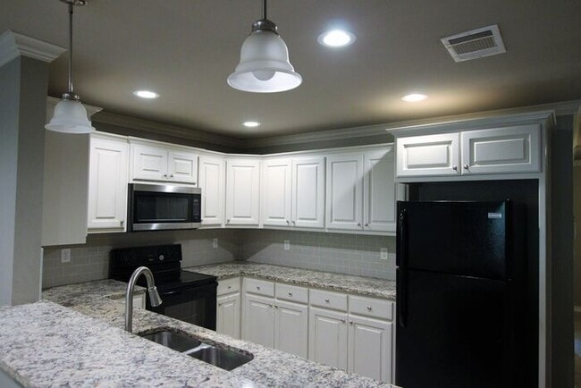 Building Photo - Beautiful 2 Bedroom, 2 Bathroom Townhome in South Tyler – Whitehouse ISD!