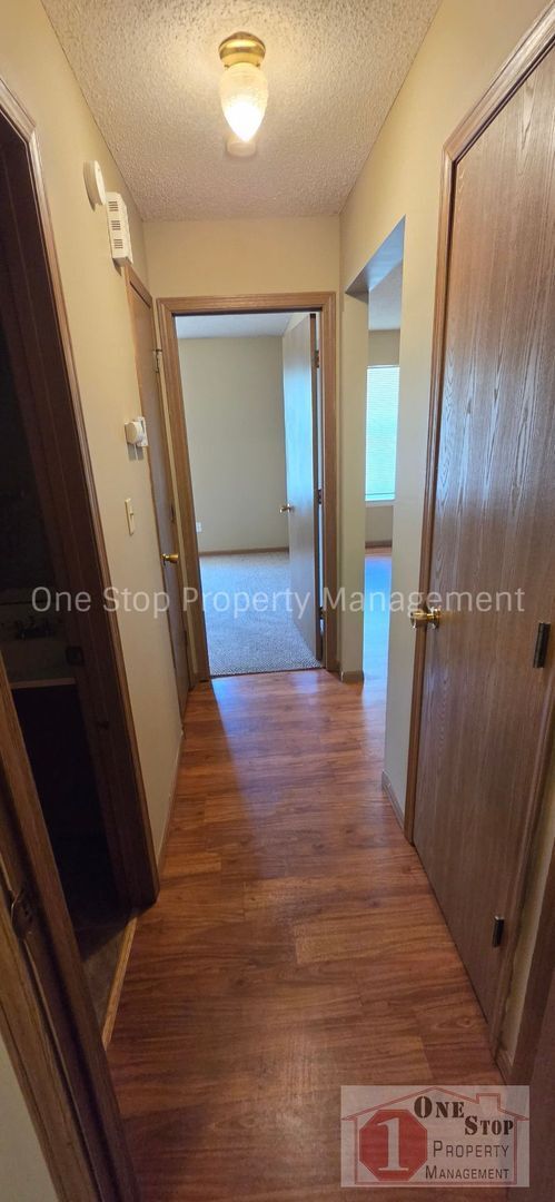 Building Photo - 3 Bedroom 2 Bathroom Duplex with 1 car garage in KCMO