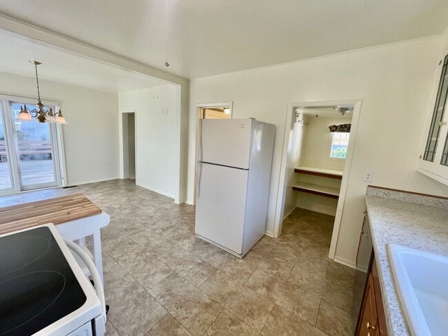 Building Photo - Are you looking for a short 4 Month Lease? Discover 2BD/2B Single-Family Home!