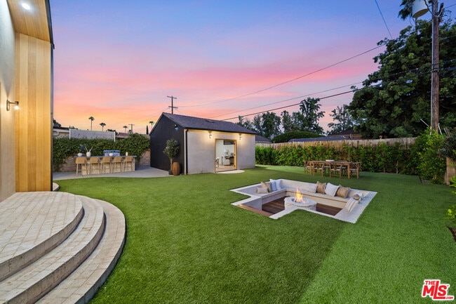 Building Photo - 14742 Weddington St