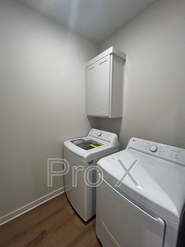 Building Photo - 623 Cosmos St