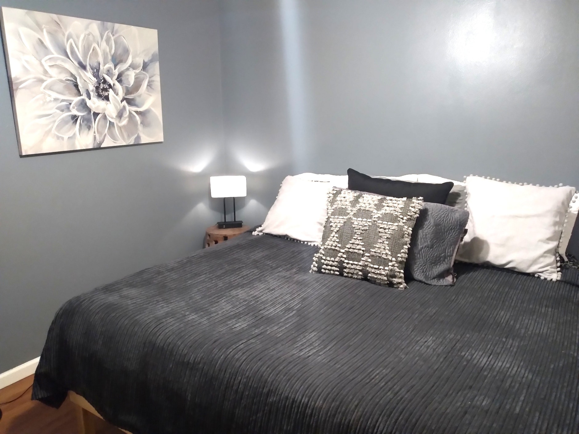 Building Photo - 8702 Village Dr