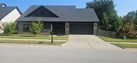 Building Photo - 310 W Kinniburgh Dr
