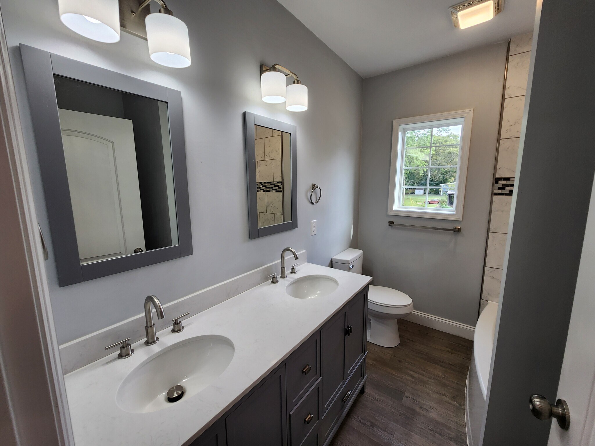 Hall bathroom - 629 Central Ave