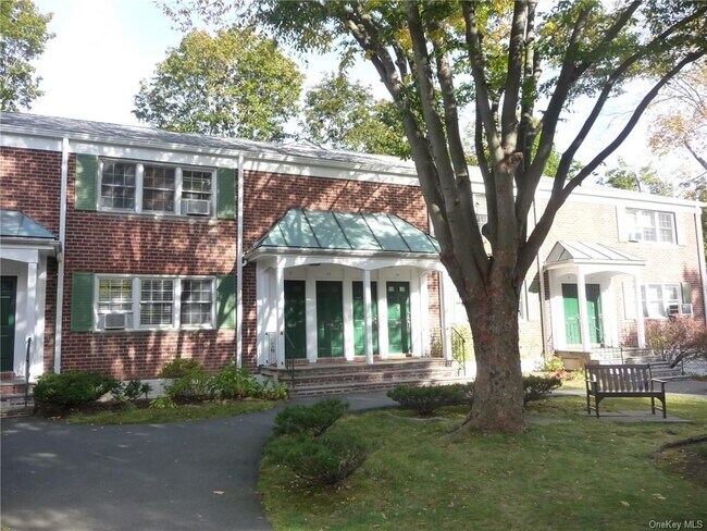 Building Photo - 580 Bedford Rd