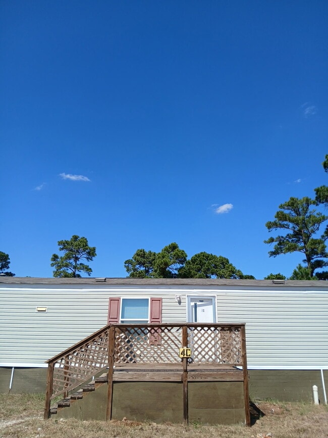 Building Photo - 828 E Hwy 71