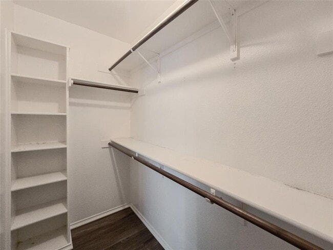 Building Photo - 9511 Woodvale Dr