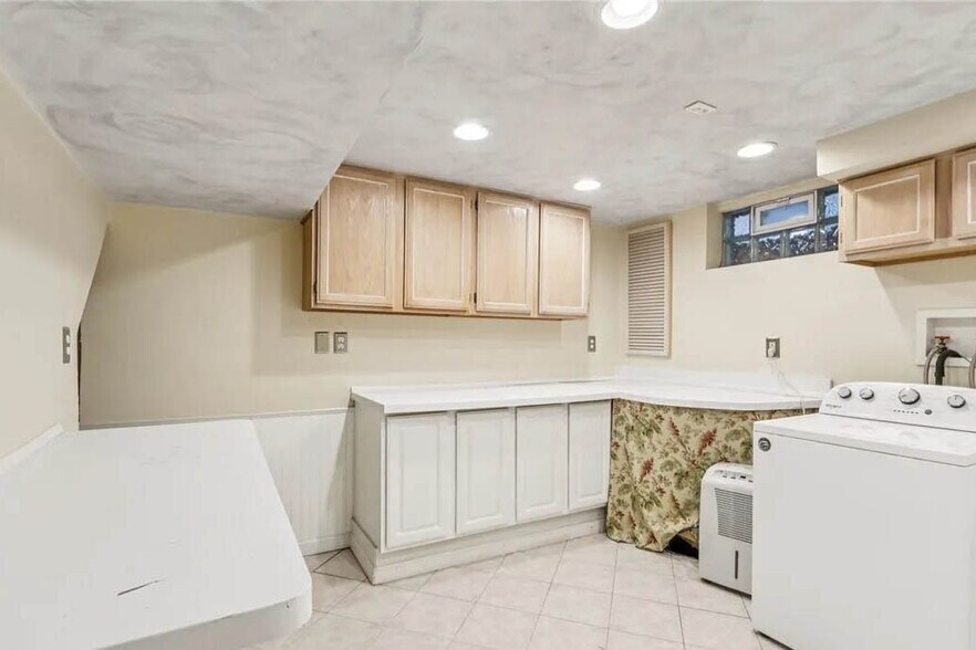 Building Photo - 244 Atterbury Blvd