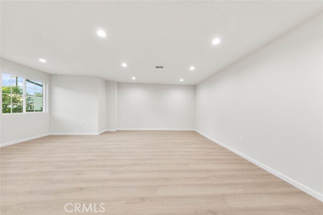 Building Photo - 10554 Plainview Ave