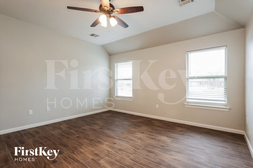 Building Photo - 517 Siena Dr