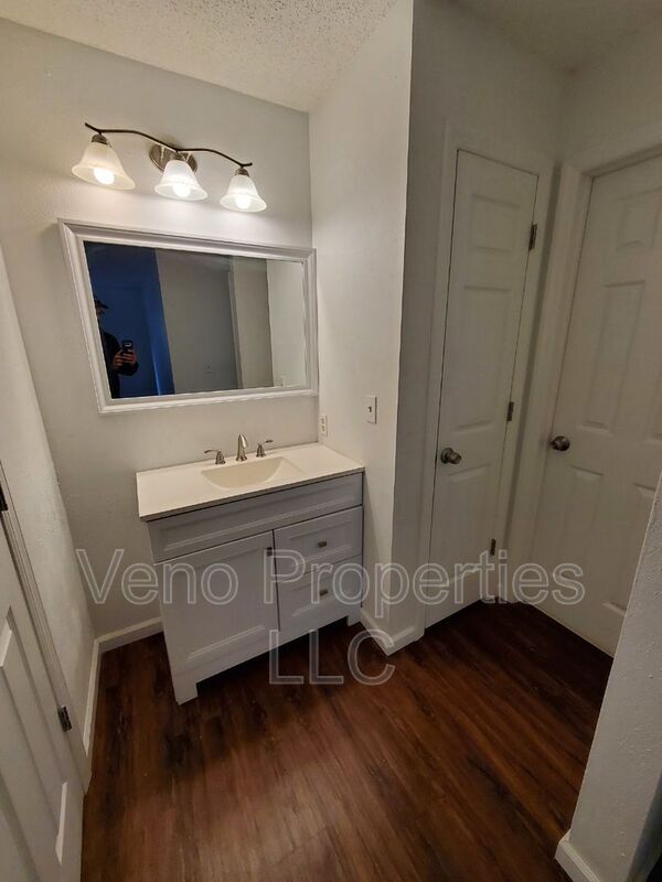 Building Photo - 111 Yorktown Dr