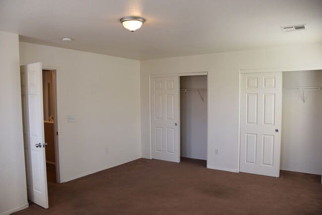 Building Photo - NORTHWEST - 2 STORY, 5 BEDROOM HOME