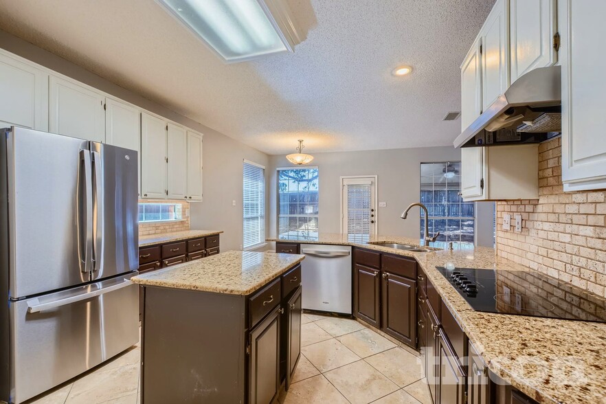 Building Photo - 4649 Devonshire Dr