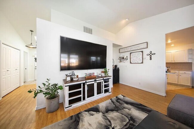 Building Photo - Adorable 3 bed 2 bath Meridian home just o...
