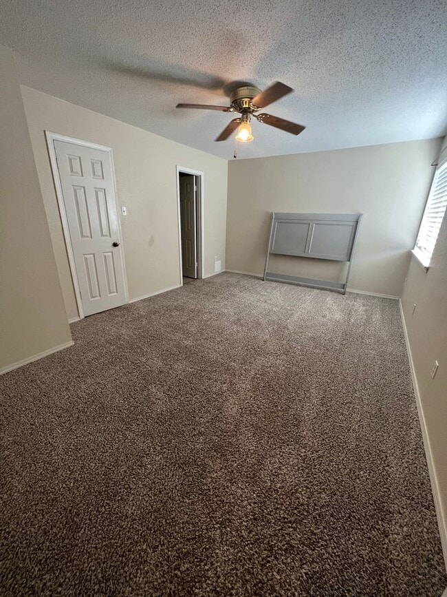 Building Photo - West Shreveport Available October 1st!
