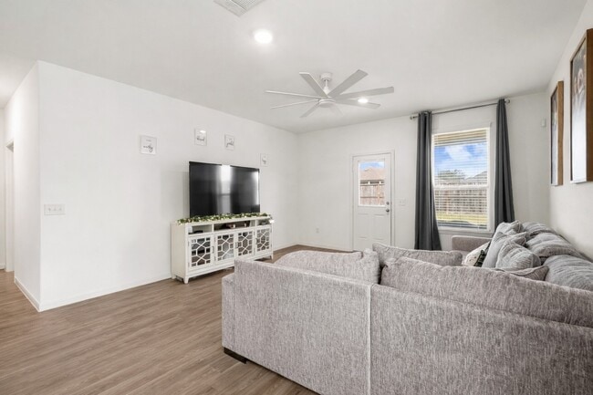 Building Photo - 8218 Wave Arbor Dr