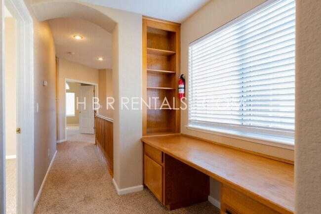 Building Photo - Move in Ready Beautiful 4 Bed Home in Tracy - Full Bed/Bath on 1st floor