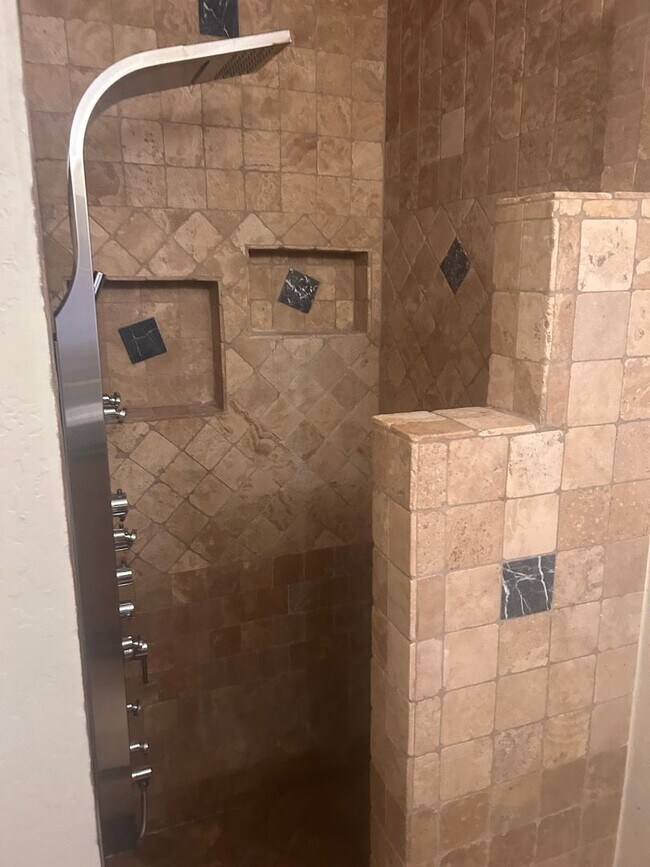 Building Photo - 4 BEDROOM Home w/SPARKLING Pool. $2500.00 Offering Move in Specials
