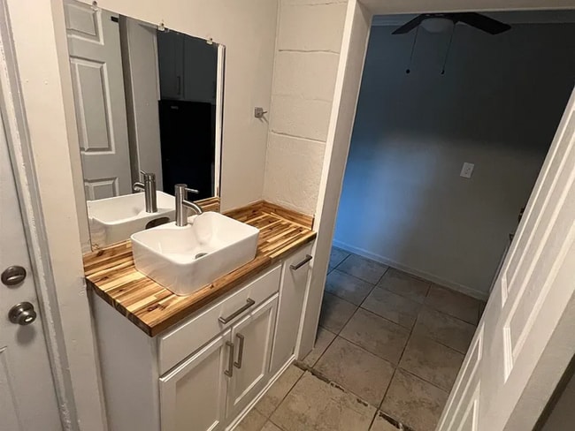 Building Photo - 1240 Levy Ave